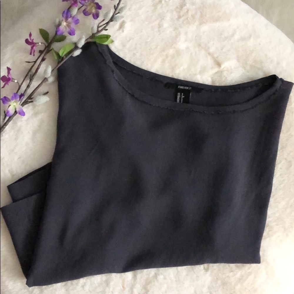 Forever 21 size S gray loose crop top 🤍🖤